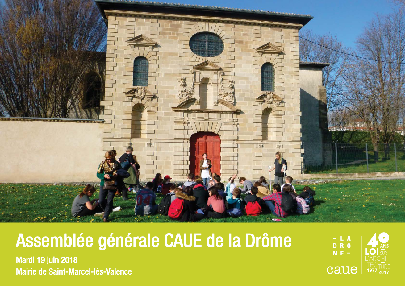 Assemblé générale batiment herbe exterieur