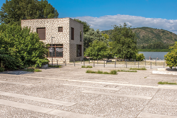 #62 – Commerces et logement – Laveyron